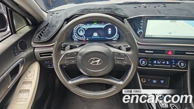 Hyundai Sonata Hybrid 2020 — Photo 17/32