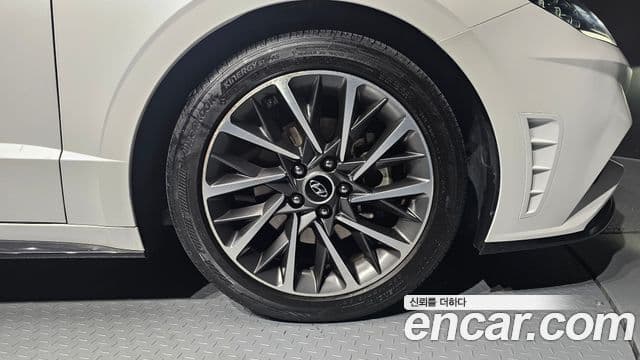 Hyundai Sonata Hybrid 2020 — Photo 15/32