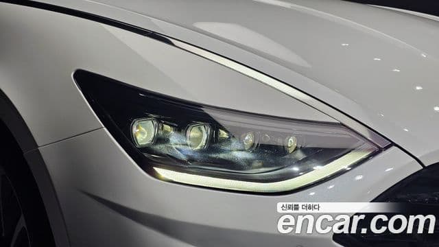 Hyundai Sonata Hybrid 2020 — Photo 7/32