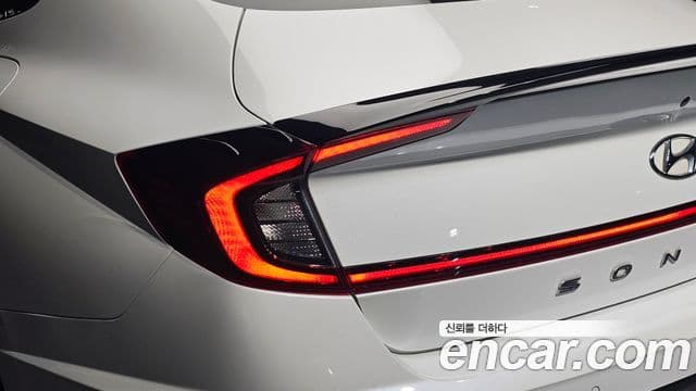 Hyundai Sonata Hybrid 2020 — Photo 13/32