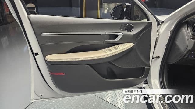 Hyundai Sonata Hybrid 2020 — Photo 21/32