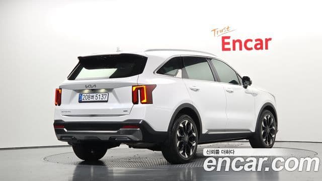 Kia Sorento 2023 — Фото 2/20