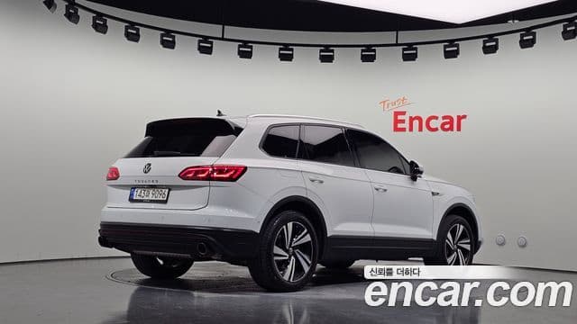 Volkswagen Touareg 2023 — Фото 2/20