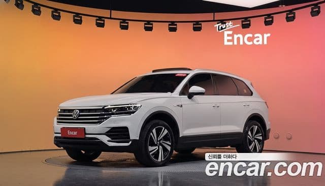 Volkswagen Touareg 2023 — Фото 1/20