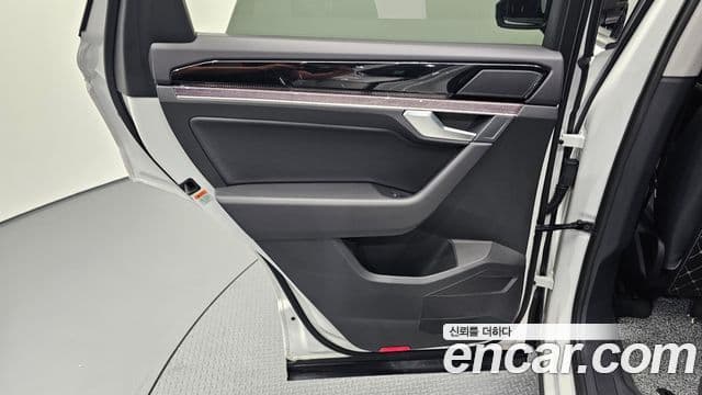 Volkswagen Touareg 2023 — Şəkil 3/30