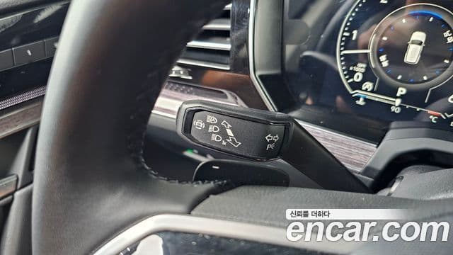 Volkswagen Touareg 2023 — Şəkil 15/30