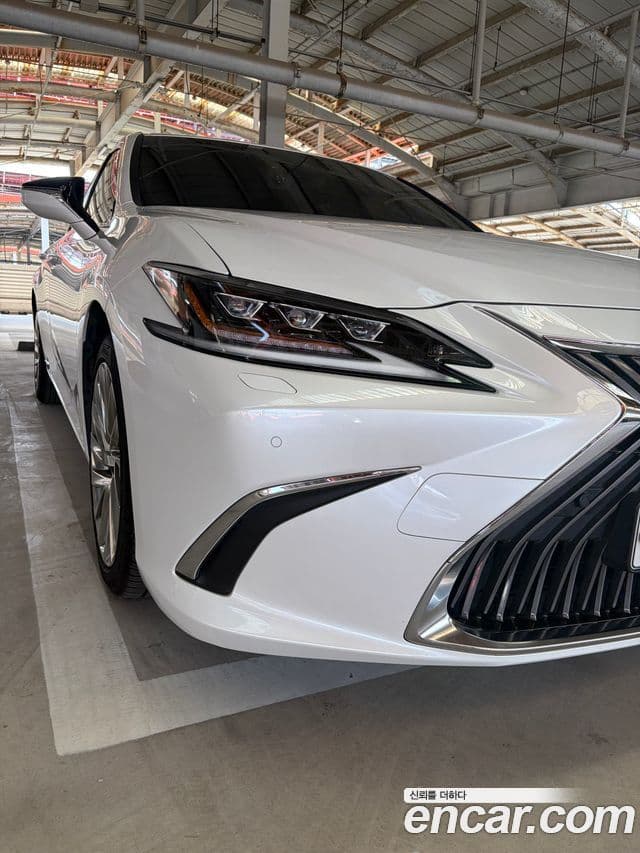 Lexus ES300h 2019 — ფოტო 5/18