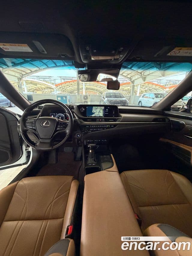 Lexus ES300h 2019 — ფოტო 3/18