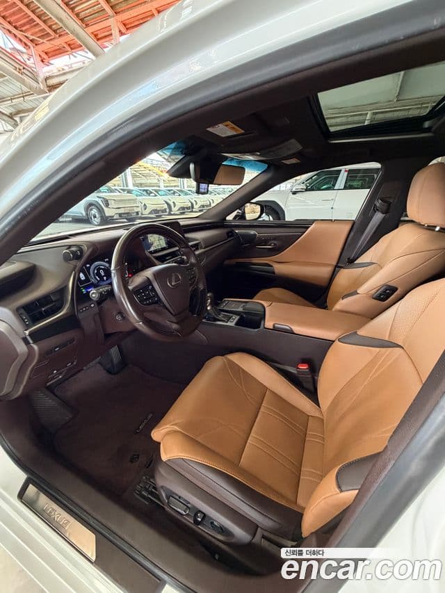 Lexus ES300h 2019 — ფოტო 11/18