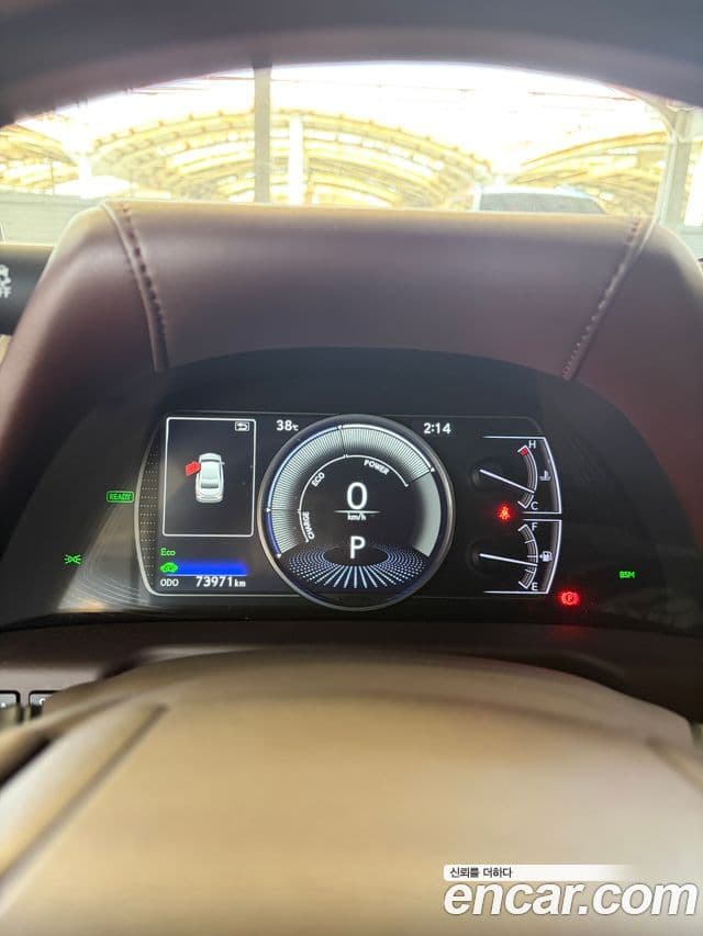 Lexus ES300h 2019 — ფოტო 18/18