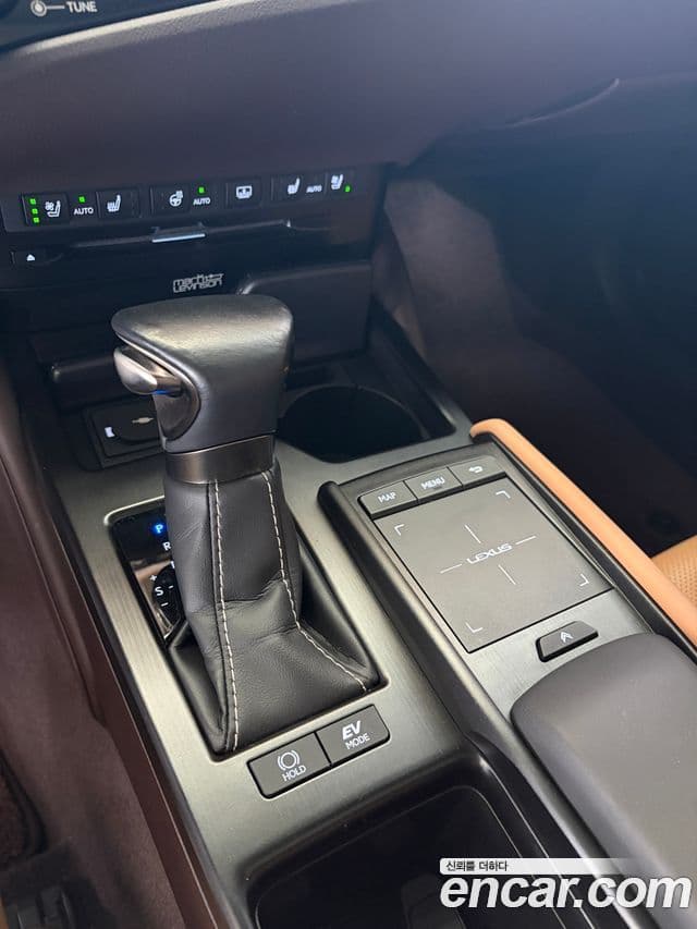 Lexus ES300h 2019 — ფოტო 9/18