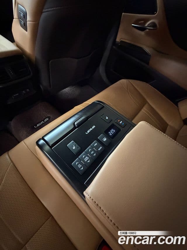 Lexus ES300h 2019 — ფოტო 1/18