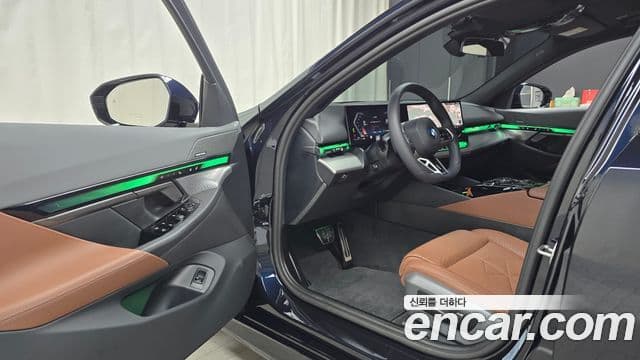 BMW 5 Series 2025 — Photo 23/32
