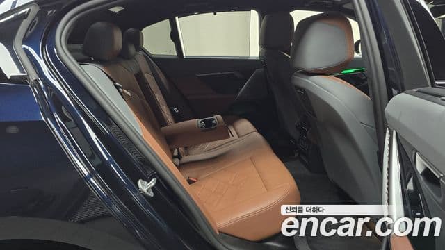 BMW 5 Series 2025 — Photo 29/32