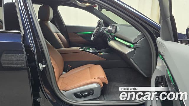 BMW 5 Series 2025 — Photo 24/32