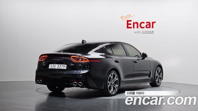 Kia Stinger 2018 — Фото 1/20