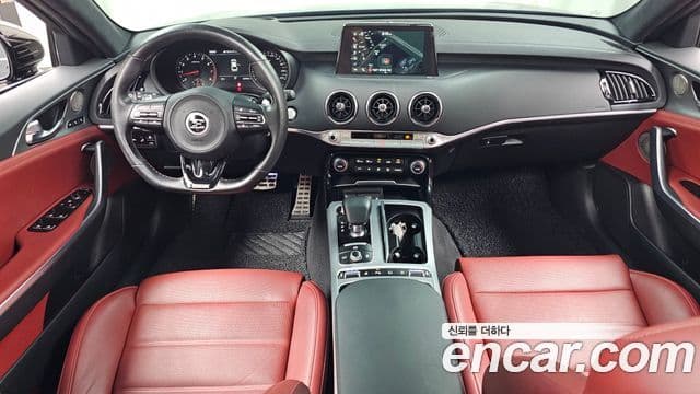 Kia Stinger 2018 — Фото 9/20