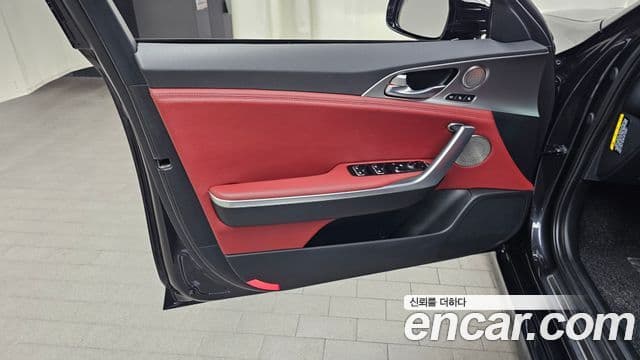 Kia Stinger 2018 — Photo 14/34