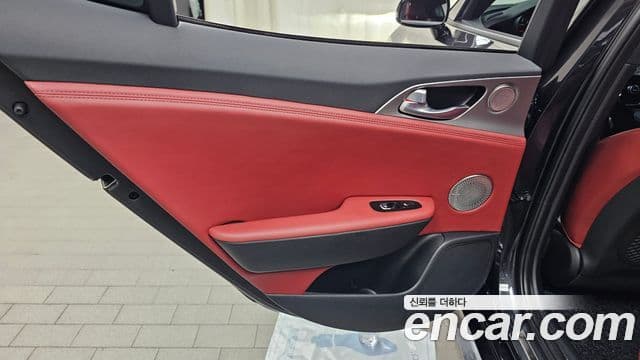 Kia Stinger 2018 — Photo 19/34