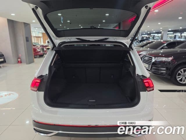 Volkswagen Tiguan 2022 — Photo 10/17