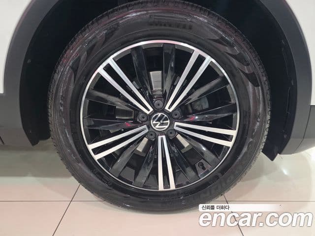 Volkswagen Tiguan 2022 — Photo 11/17