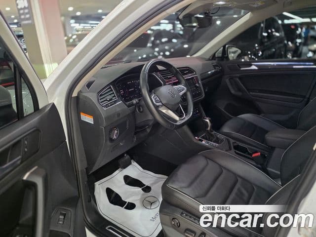 Volkswagen Tiguan 2022 — Photo 13/17