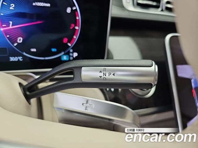 Mercedes-Benz S-Class 2022 — Photo 7/18