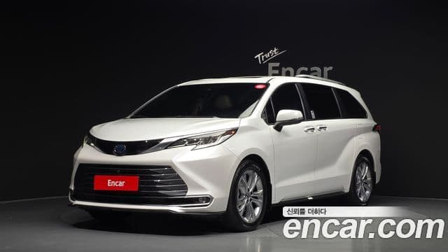 Toyota Sienna 2022 — ფოტო 3/33