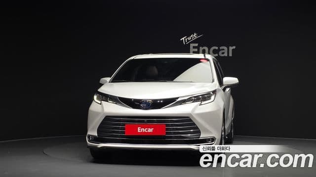 Toyota Sienna 2022 — ფოტო 14/33