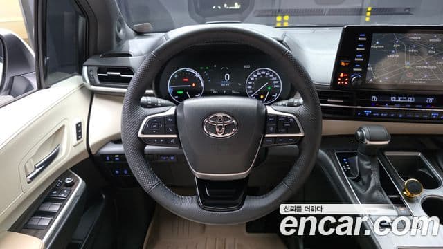 Toyota Sienna 2022 — ფოტო 12/33