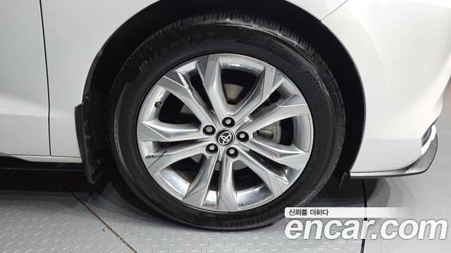 Toyota Sienna 2022 — ფოტო 22/33