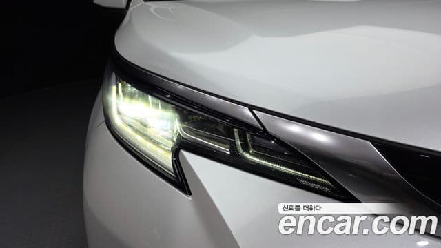 Toyota Sienna 2022 — ფოტო 1/33