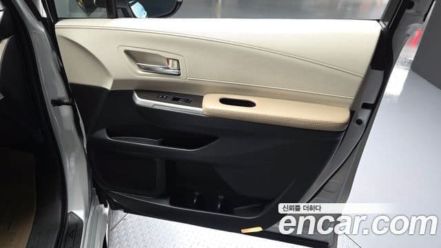 Toyota Sienna 2022 — ფოტო 10/33