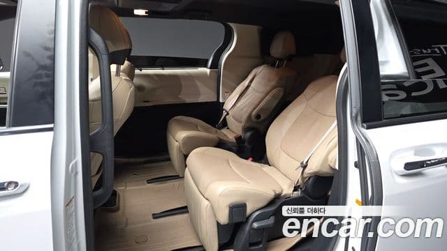 Toyota Sienna 2022 — ფოტო 20/33