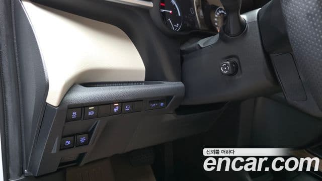 Toyota Sienna 2022 — ფოტო 28/33