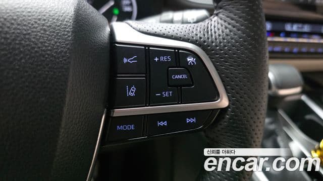 Toyota Sienna 2022 — ფოტო 19/33