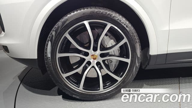 Porsche Cayenne 2020 — Photo 22/36