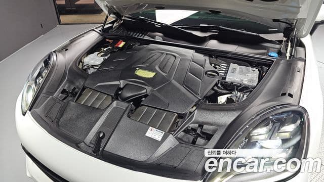 Porsche Cayenne 2020 — Photo 28/36