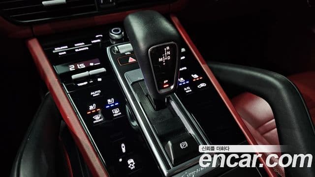 Porsche Cayenne 2020 — Photo 35/36