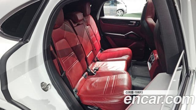 Porsche Cayenne 2020 — Photo 14/36