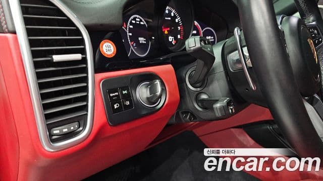 Porsche Cayenne 2020 — Photo 7/36