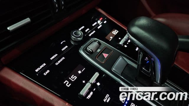 Porsche Cayenne 2020 — Photo 15/36