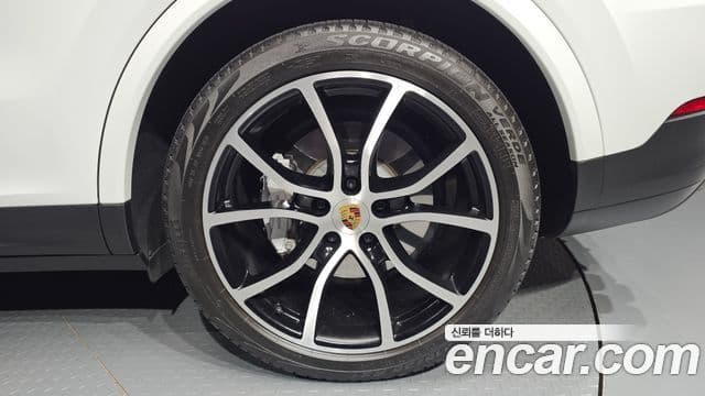 Porsche Cayenne 2020 — Photo 24/36