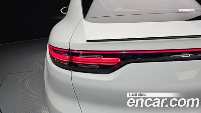 Porsche Cayenne 2020 — Photo 27/36
