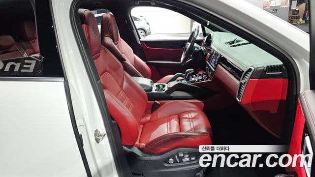 Porsche Cayenne 2020 — Photo 30/36
