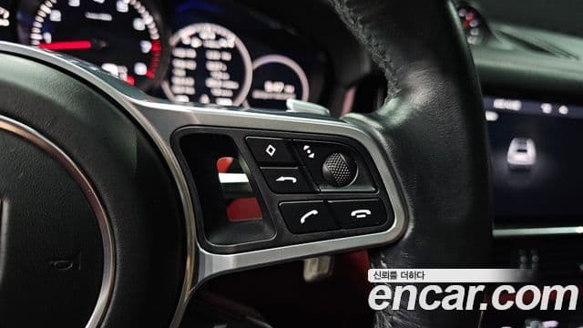 Porsche Cayenne 2020 — Photo 19/36