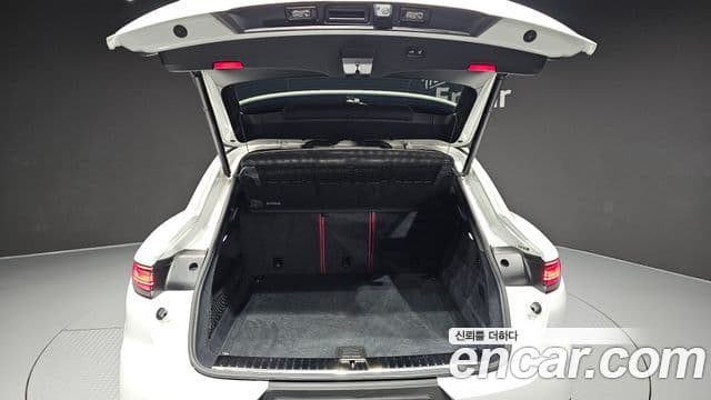 Porsche Cayenne 2020 — Photo 21/36