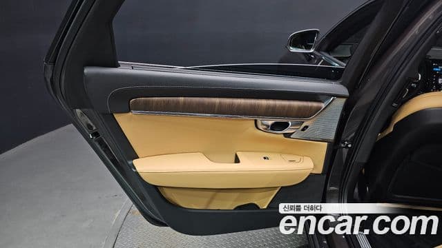 Volvo S90 2023 — Şəkil 33/38