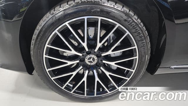 Mercedes-Benz S-Class 2025 — Photo 4/20