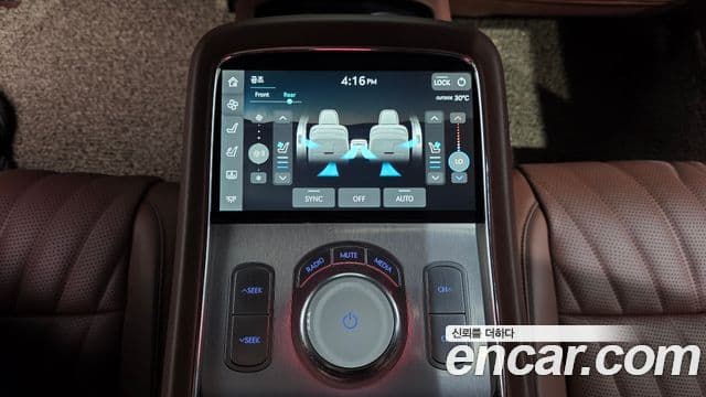 Genesis G90 2023 — ფოტო 19/41